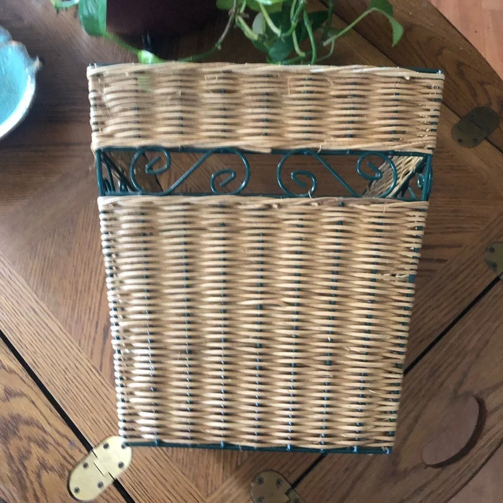 N/A beautiful wicker